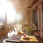 アパート 5 Luxury Apartments-by Italian Stylish, Executive, Contemporary, Ribolla Azzuro, Penthouse ラーリオ