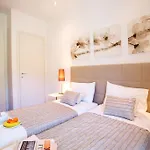 アパート 5 Luxury Apartments-by Italian Stylish, Executive, Contemporary, Ribolla Azzuro, Penthouse ラーリオ