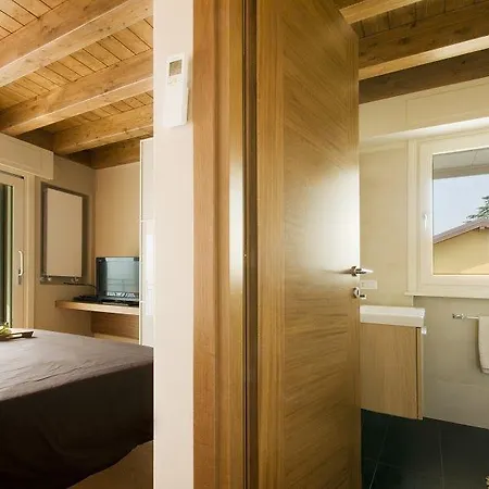 Apartamento 5 Luxury Apartments-by Italian Stylish, Executive, Contemporary, Ribolla Azzuro, Penthouse Laglio