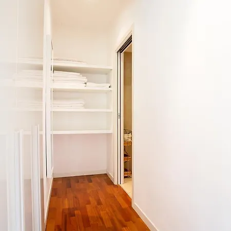 5 Luxury Apartments-by Italian Stylish, Executive, Contemporary, Ribolla Azzuro, Penthouse דירה לאליו